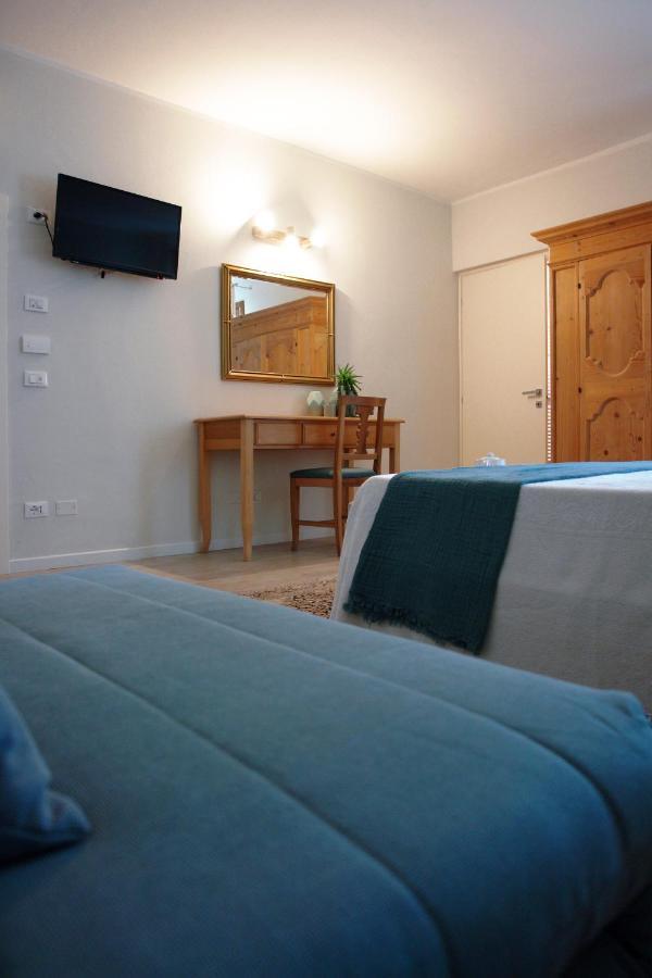 Bed And Breakfast Erilla Centenaro ภายนอก รูปภาพ